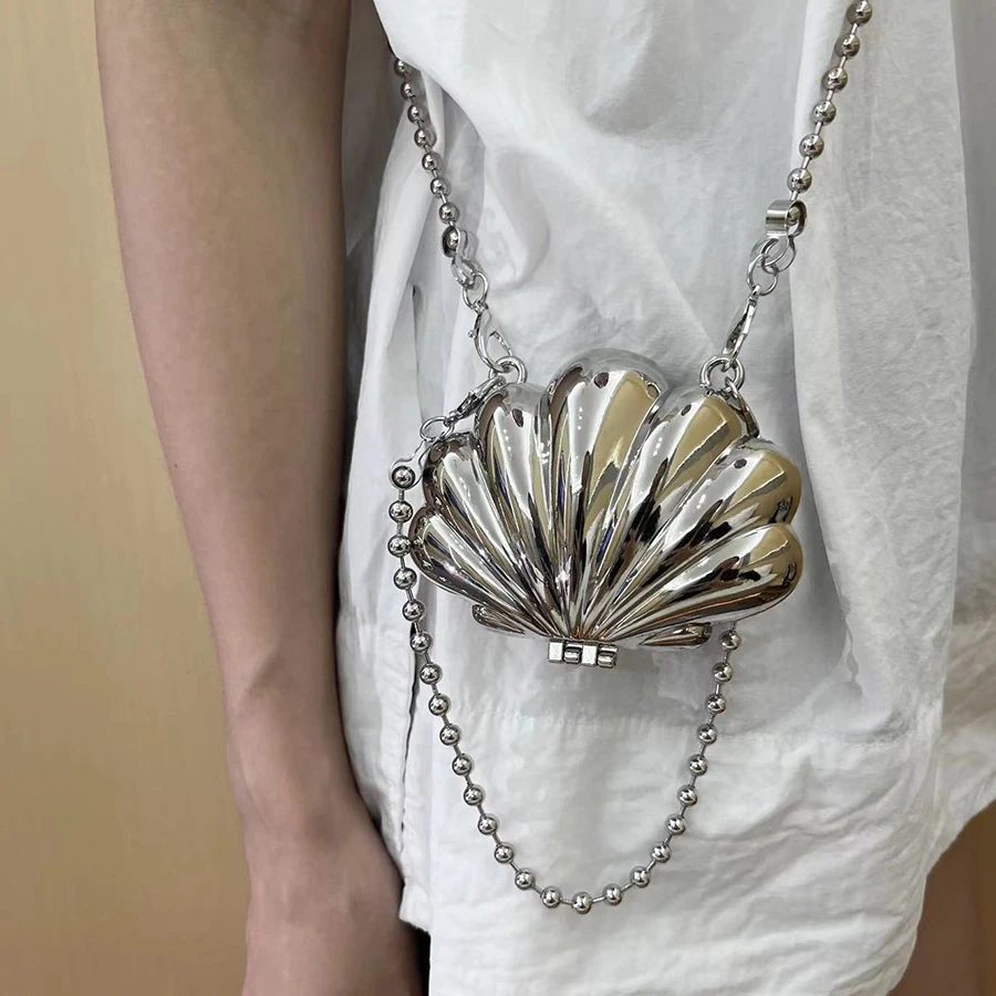 Women Accessories Photos - حقائب أحمر شفاه معدنية صغيرة للنساء