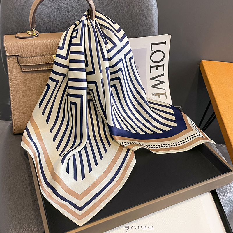 Women Accessories Brands - العلامة التجارية الفاخرة منديل الربيع ساحة