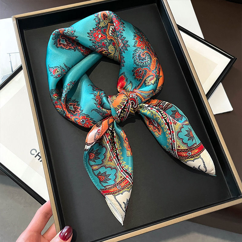وشاح مربع من الحرير الحقيقي لع - مراجعة Women Accessories Brands وسعره